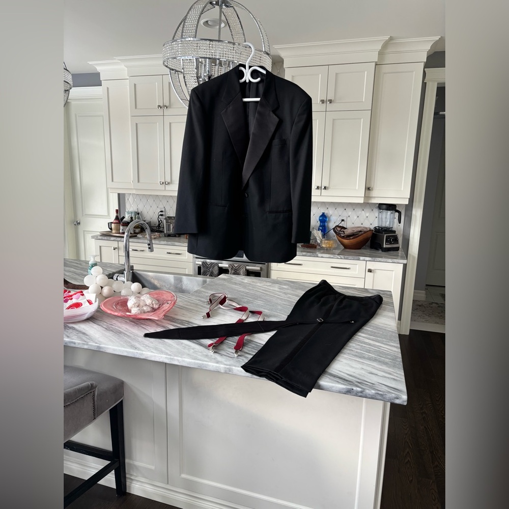 Men’s formal tuxedo size 44R jacket, pants, cumber bun suspenders